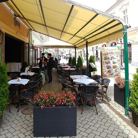 Cherry Apartman Eger Buitenkant foto