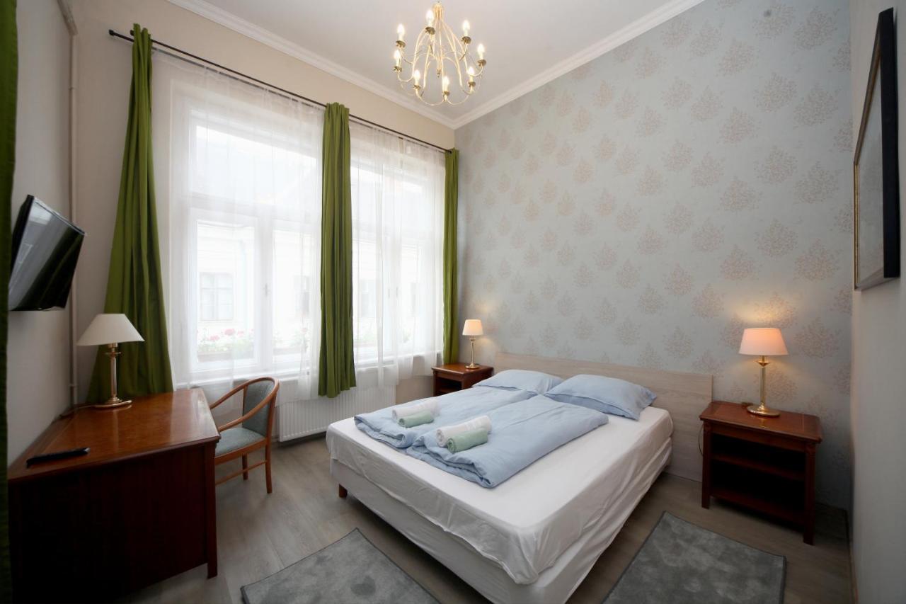 Cherry Apartman Eger Buitenkant foto