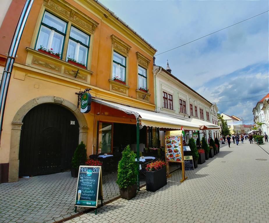 Cherry Apartman Eger Buitenkant foto